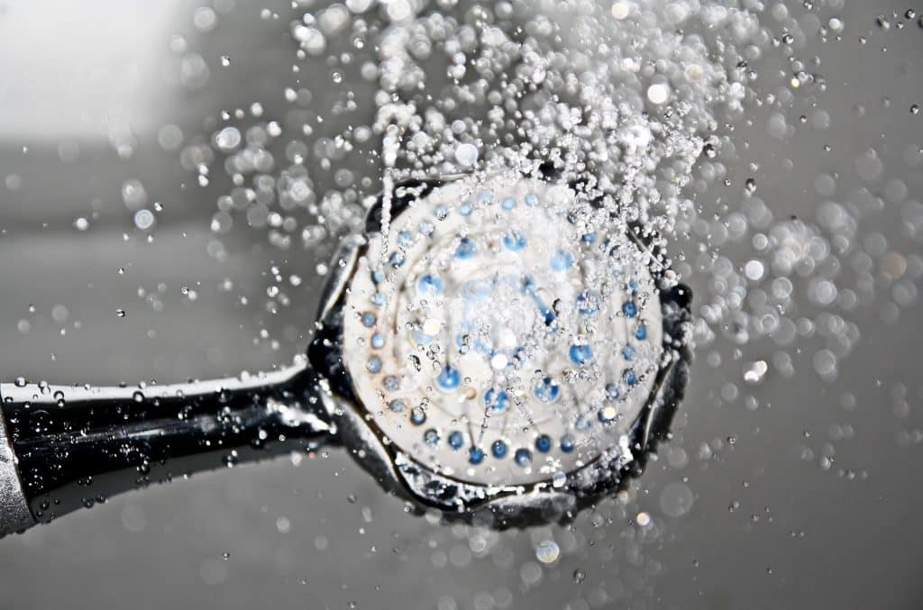 ducha, aerotermia, agua caliente